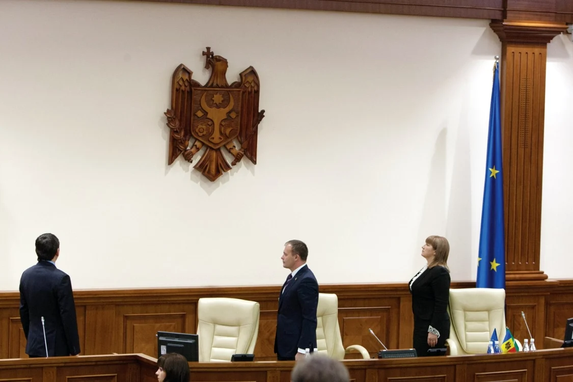 În Canada, în cazul în care deputatul foloseşte un limbaj ofensator sau dezordonat, i se cere să-şi retragă afirmaţiile, el fiind obligat să se ridice în picioare atunci când îşi retrage fără echivoc cuvintele. FOTO: Arhiva Adevărul