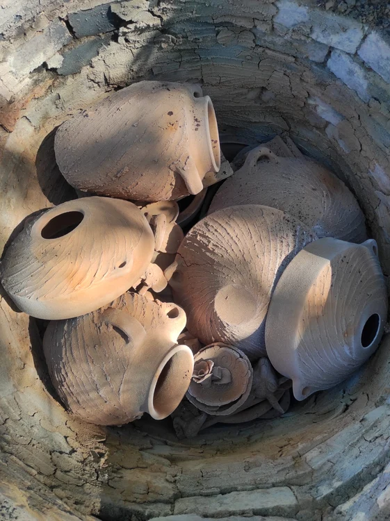 Vasele ceramice după arderea experimentală FOTO: arhiva Lucian Truță