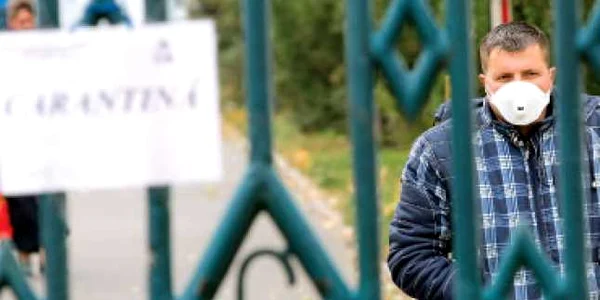 Unele farmacii din ţară au epuizat măştile anti-porcină