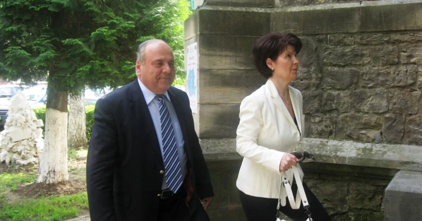 Primarul Ştefan şi soţia, Elena au fost ameninţaţi cu moartea FOTO Adevărul