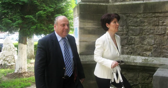 Primarul Ştefan şi soţia, Elena au fost ameninţaţi cu moartea FOTO Adevărul