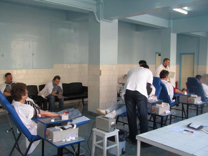Peste 100 de jandarmi se vor prezenta la Centrul de Transfuzii Sanguine pentru a dona sânge/foto: Arhiva