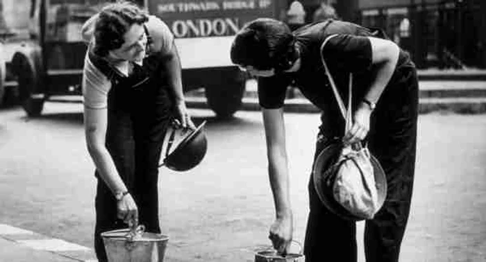 
    Pictura „Ruby Loftus Screwing a Breech Ring”, semnată de Laura Knight, 1941Foto: IWM  