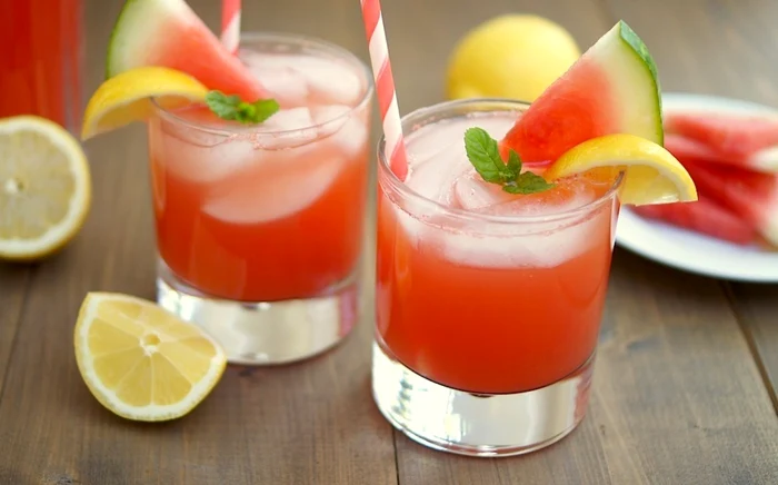 Limonadă cu pepene roşu. FOTO landoftheswoo.com