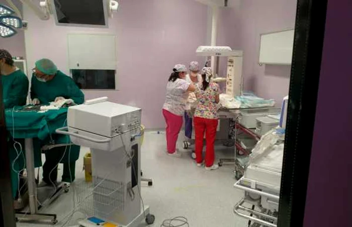 În noul spital a venit pe lume primul bebeluş. Este primul copil născut la Mioveni după anul 1999, primul în acest secol, primul în acest mileniu