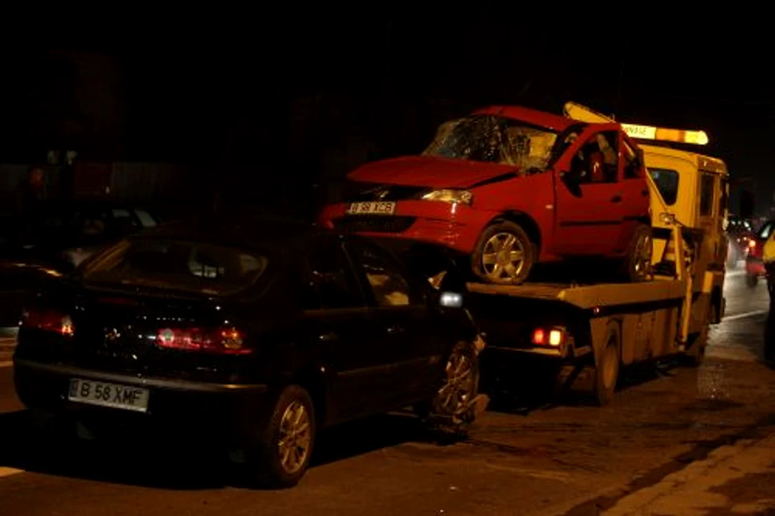 
    Trei persoane şi-au pierdut viaţa într-un accident rutier produs în judeţul Cluj  