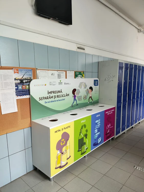 6 școli și Primăria Sectorului 6 participă la campania „ReciCLARea e totul!” 2 20240516 Nestle Reciclarea e totul ColNat T Vladimirescu jpeg