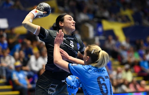 Cristina Neagu, în meciul  CSM București vs SG BBM Bietigheim Foto: Mediafax / Eduard Vinatoru