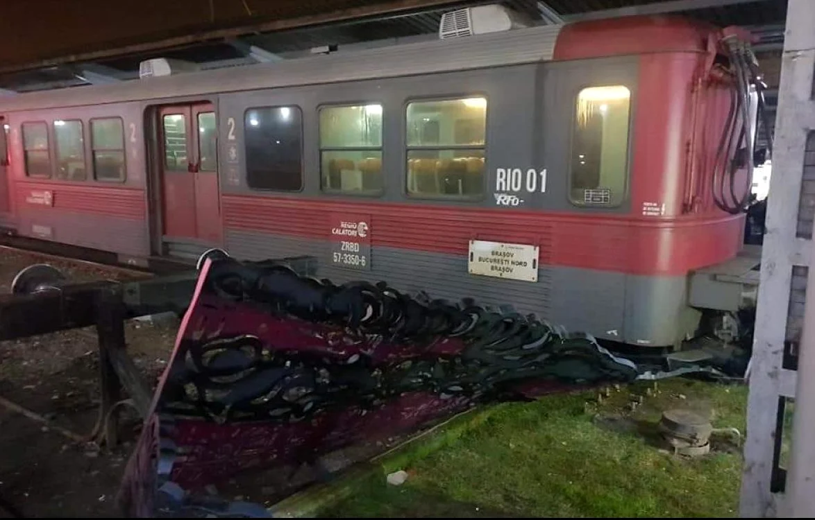 Trenul a lovit sistemul de siguranță al Gării