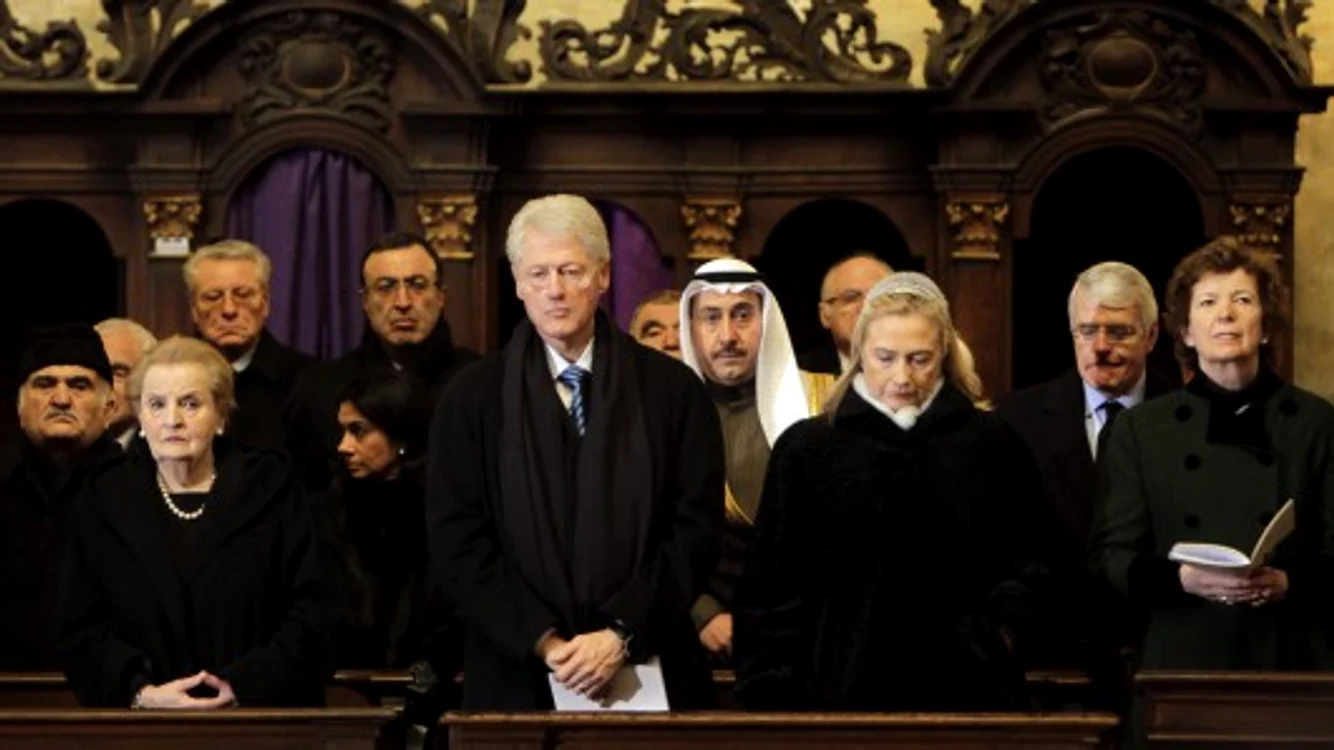 Soţii Clinton la funeraliile lui Havel