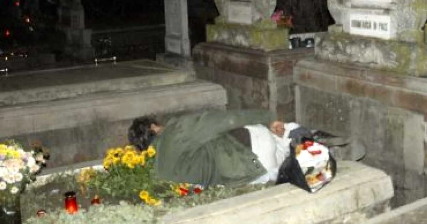 Hunedoara: Halloween cu morţi de beţi prin cimitire