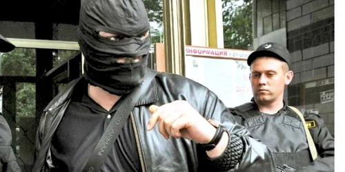 Mascaţii şi trupele OMON au dat buzna în locuinţele liderilor opoziţiei ruse