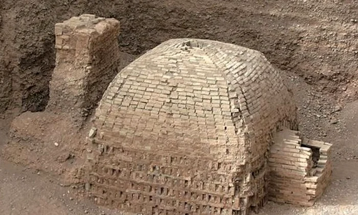 Sculpturi mitice descoperite într un cimitir vechi de 1 700 de ani jpeg