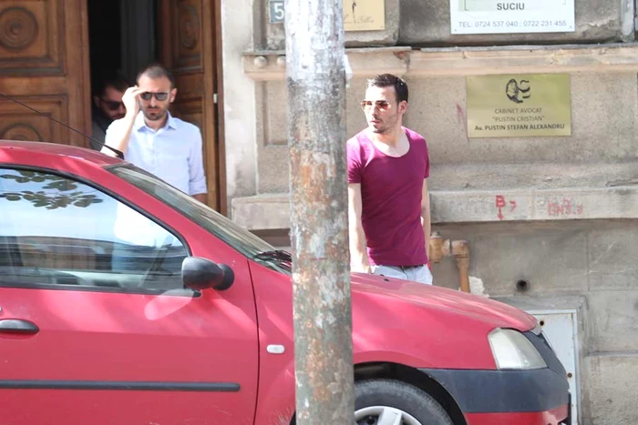 Adi Cristea a ieşit împreună cu doi amici dintr-un atelier  destinat în special creaţiilor  pentru mirese, aflat în  zona Iancului din Bucureşti 