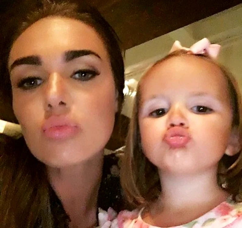 
    Tamara Ecclestone și Sophia, fiica ei de doi ani, se distrează de minune împreunăFoto: arhivă personală  