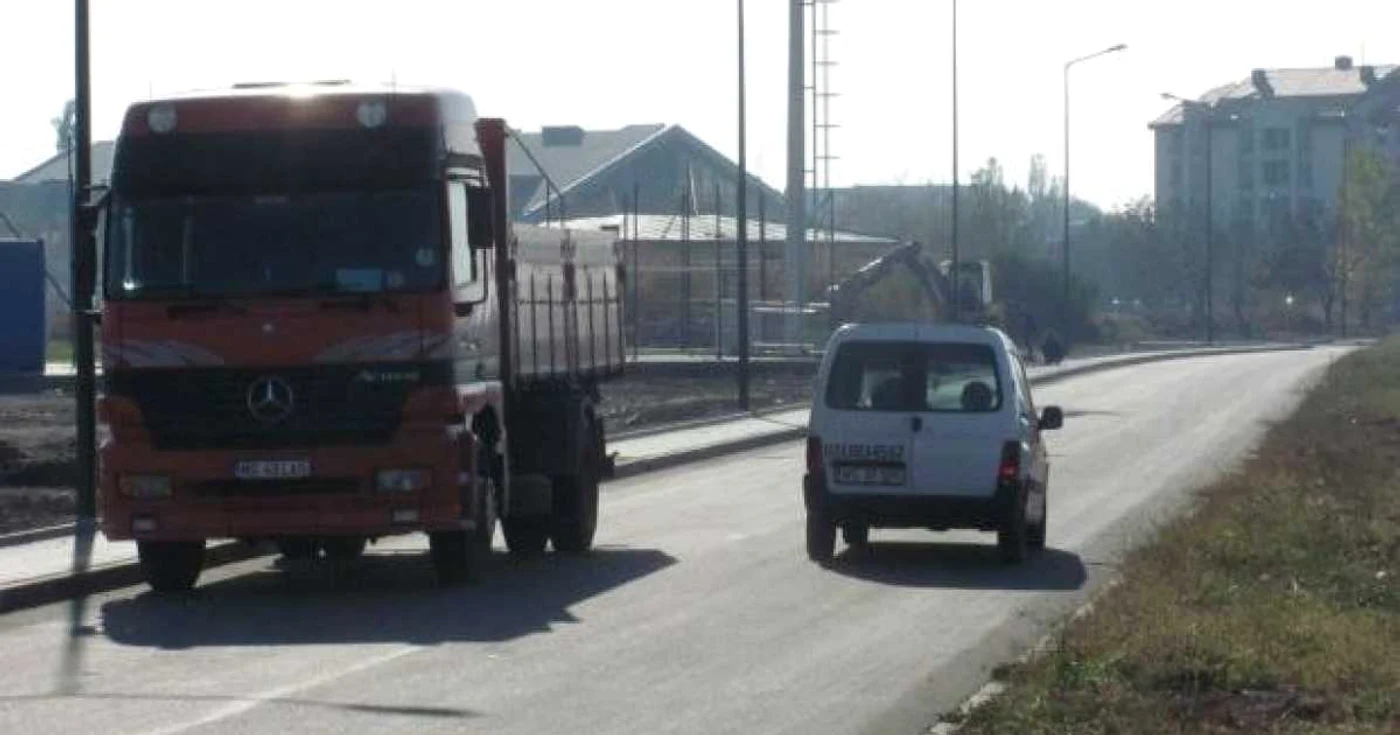 Strada Insulei a fost redeschisă traficului rutier 