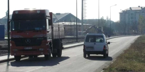 Strada Insulei a fost redeschisă traficului rutier 