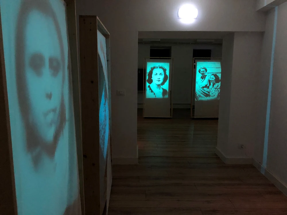 Parte din expoziția „Dușmance ale poporului”. FOTO: Memorialul Sighet