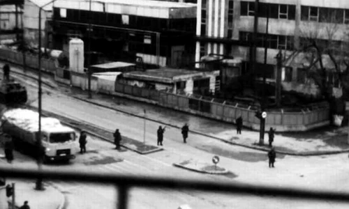 19 decembrie 1989  Muncitorii de la ELBA refuză să intre în secţii  Se delanşează greva  Generalul Guşă este apostrofat de muncitori jpeg