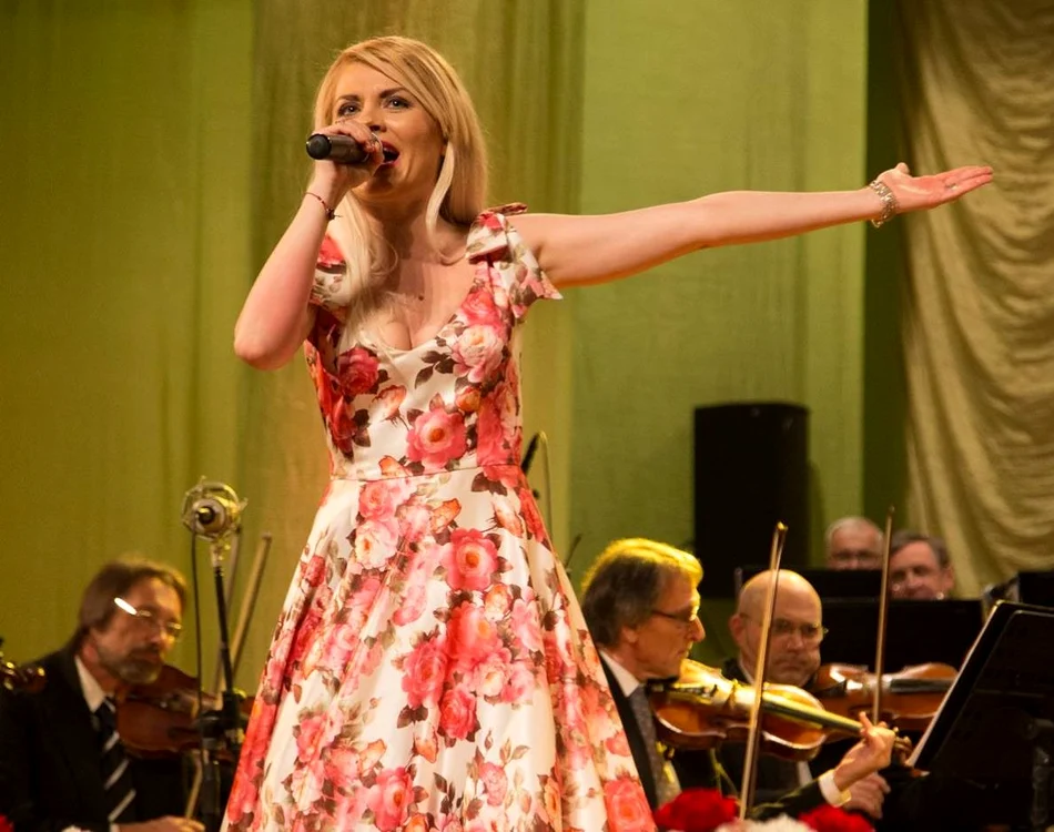 
    Ianna s-a întors de la Turneul Primăverii unde a cântat alături de Gabriel Cotabiță, Vlad Miriță și Orchestra Filarmonicii din BotoșaniFoto: Click!  