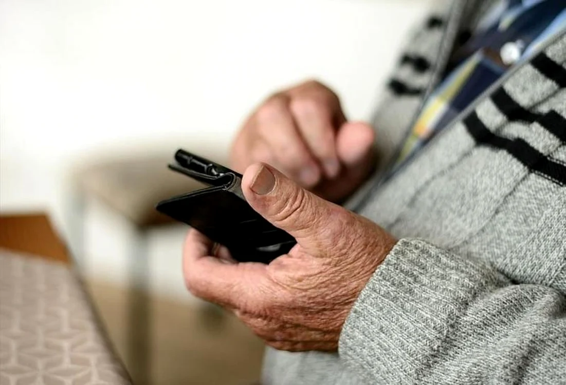 Femeia a fost convinsă la telefon că nepotul său este foarte grav bolnav de COVID-19
