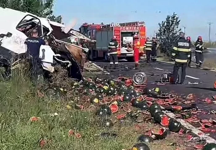 Impactul a fost violent. FOTO Facebook Fii Informat Umbrărești 