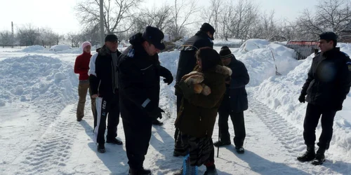 Jandarmii au împărţit ajutoare