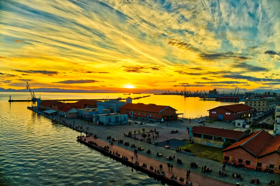 Vedere panoramică a portului din Salonic
