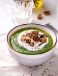 Supa crema de spanac  Sursa foto shutterstock 1900603345 jpg
