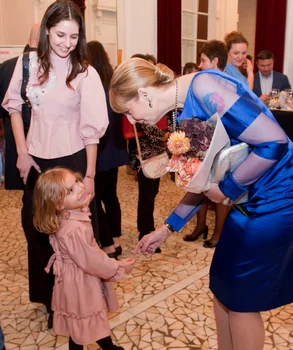 Principesa Maria cu tatuajul de pe brat la vedere   Daniel Angelescu, Casa Majestatii Sale jpg