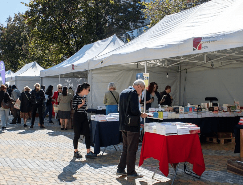 A început Festivalul de C'arte la Pitești. „Pare că acum cartea scrisă își pierde din influență” VIDEO