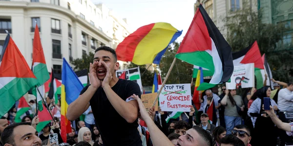 Miting de solidaritate cu poporul palestinian organizat în Piaţa Universităţii din București. FOTO Inquam Photos / George Călin