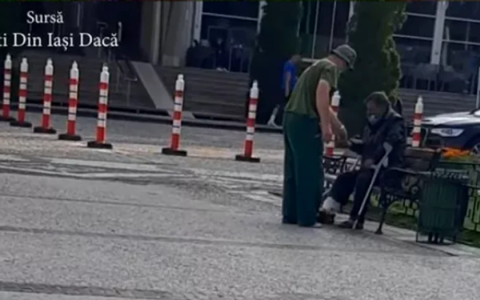 Gelu Pohoaţă (66 ani) curăță fântânile arteziene din Iași FOTO: bzi.ro