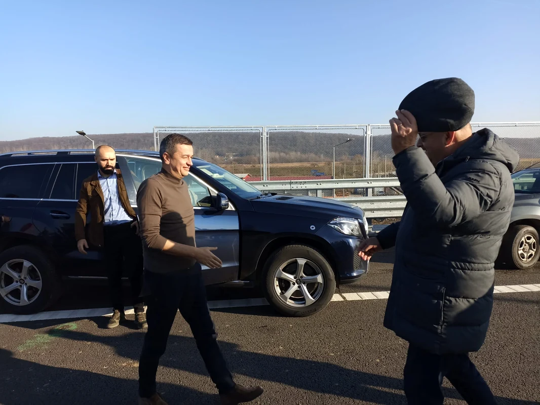 Sorin Grindeanu si Ion Minzina presedintele CJ Arges foto Denis Grigorescu jpeg