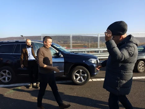 Sorin Grindeanu si Ion Minzina presedintele CJ Arges foto Denis Grigorescu jpeg