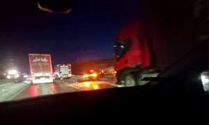 accident în care au fost implicate trei ansambluri rutiere pe A3 Moara Vlăsiei. FOTO: Facebook/A3 Autostrada - Romania