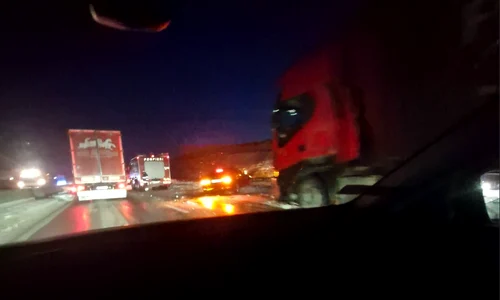 accident în care au fost implicate trei ansambluri rutiere pe A3 Moara Vlăsiei. FOTO: Facebook/A3 Autostrada - Romania
