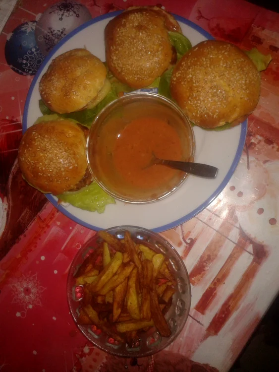 
    Hamburgeri delicioşi  