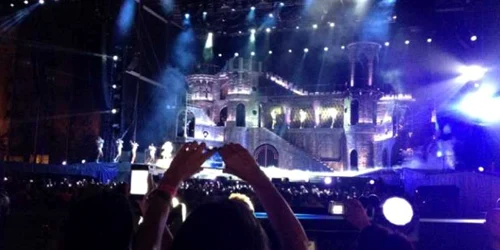 Uriaşul castel gotic din care şi-a făcut apariţia diva