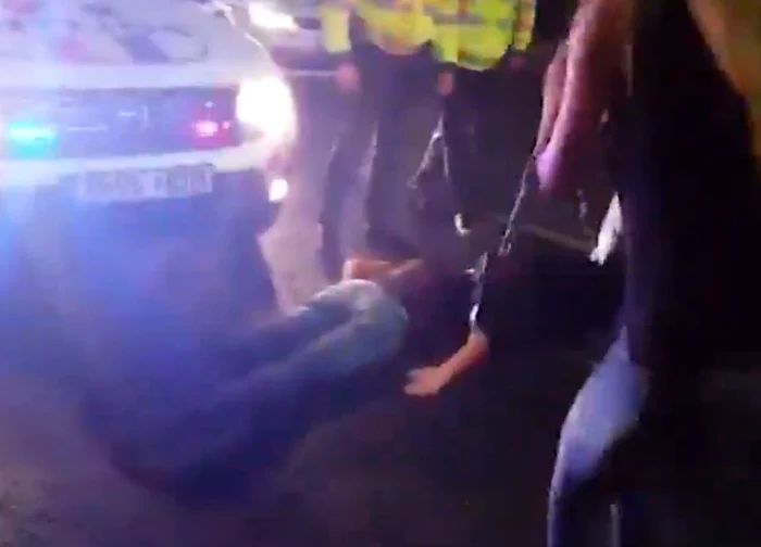 Cristian Boureanu a căzut lat, după ce a încasat un pumn de la polițistul pe care l-a lovit în zona inghinală