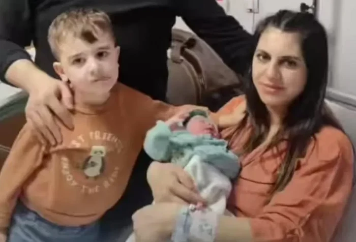 Necla și familia ei după ce au fost salvați, Foto: BBC