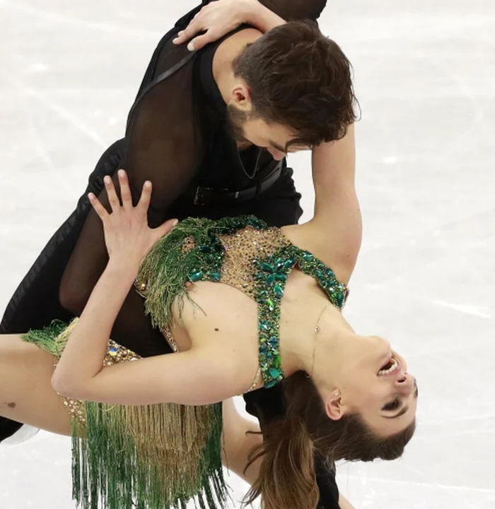 Patinatoarea a concurat cu sanul stang dezgolit