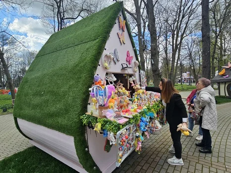 Spectacol pe lac și activități pentru întreaga familie la Târgul de Paște din Craiova FOTO: Fb/ Lia Olguța Vasilescu