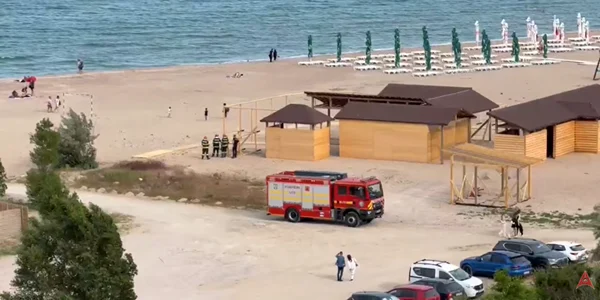 Posibilă dronă semnalată pe litoral, în zona Zoom Beach. Autoritățile verifică situația la fața locului  FOTO captura video YT Ziua de Constanta