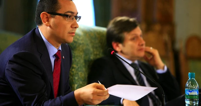 Victor Ponta ;i Crin Antonescu au pregătit lista miniştrilor cu care se vor prezenta la Cotroceni