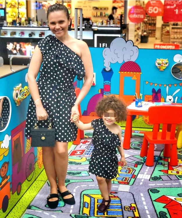 Cristina Şiscanu şi Petra au ieşit la cumpărături