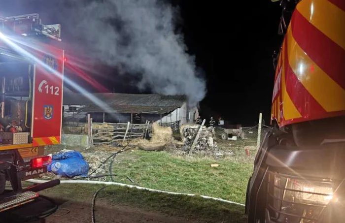 Un bărbat din Satu Mare și-a incendiat iubita, apoi a fugit pe un cal. Femeia e în stare gravă