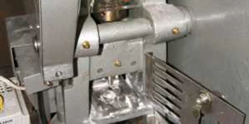 Poliţiştii au descoperit două laboratoare de producere a drogurilor