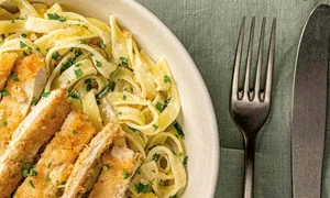 fetucine cu piept de pui pane jpg