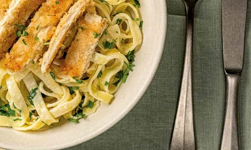 fetucine cu piept de pui pane jpg